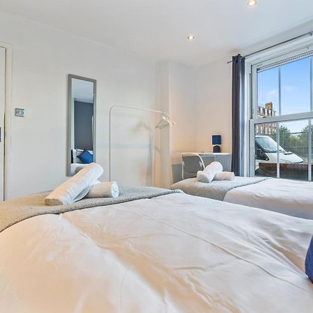 Villa Impeccable 4-Bed House In Brixton London Exterior foto